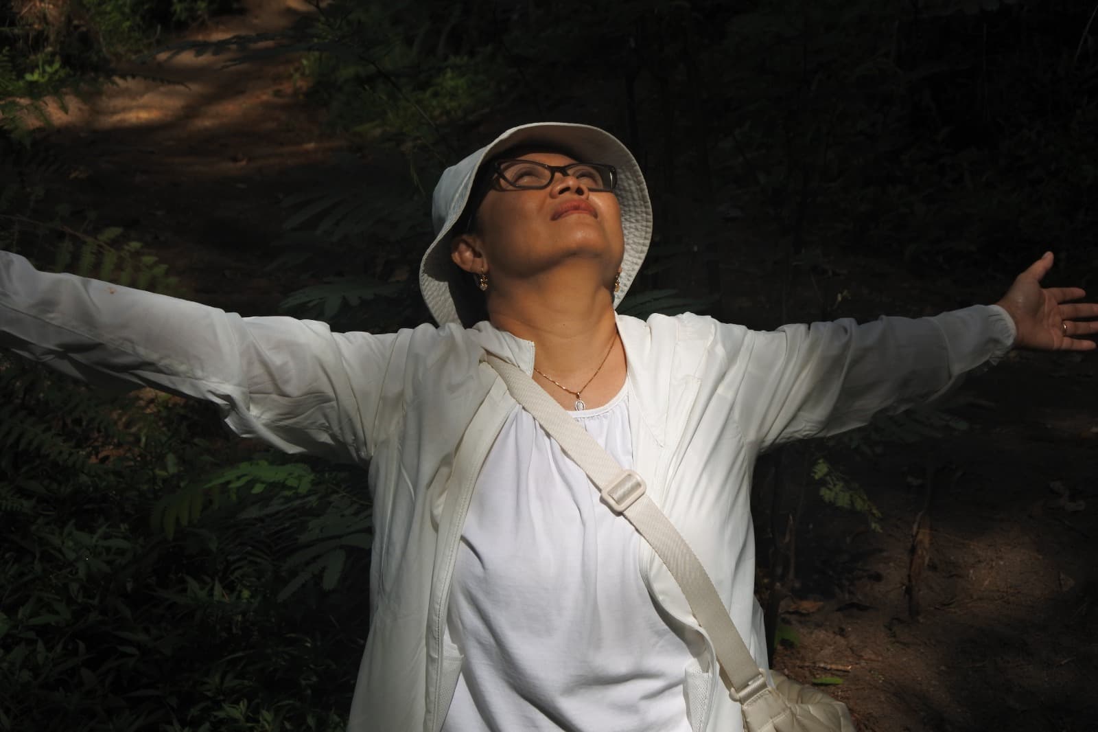 Membuka hati pada cahaya: artikulasi pengalaman liminal menuju ketenangan dan kebermaknaan.